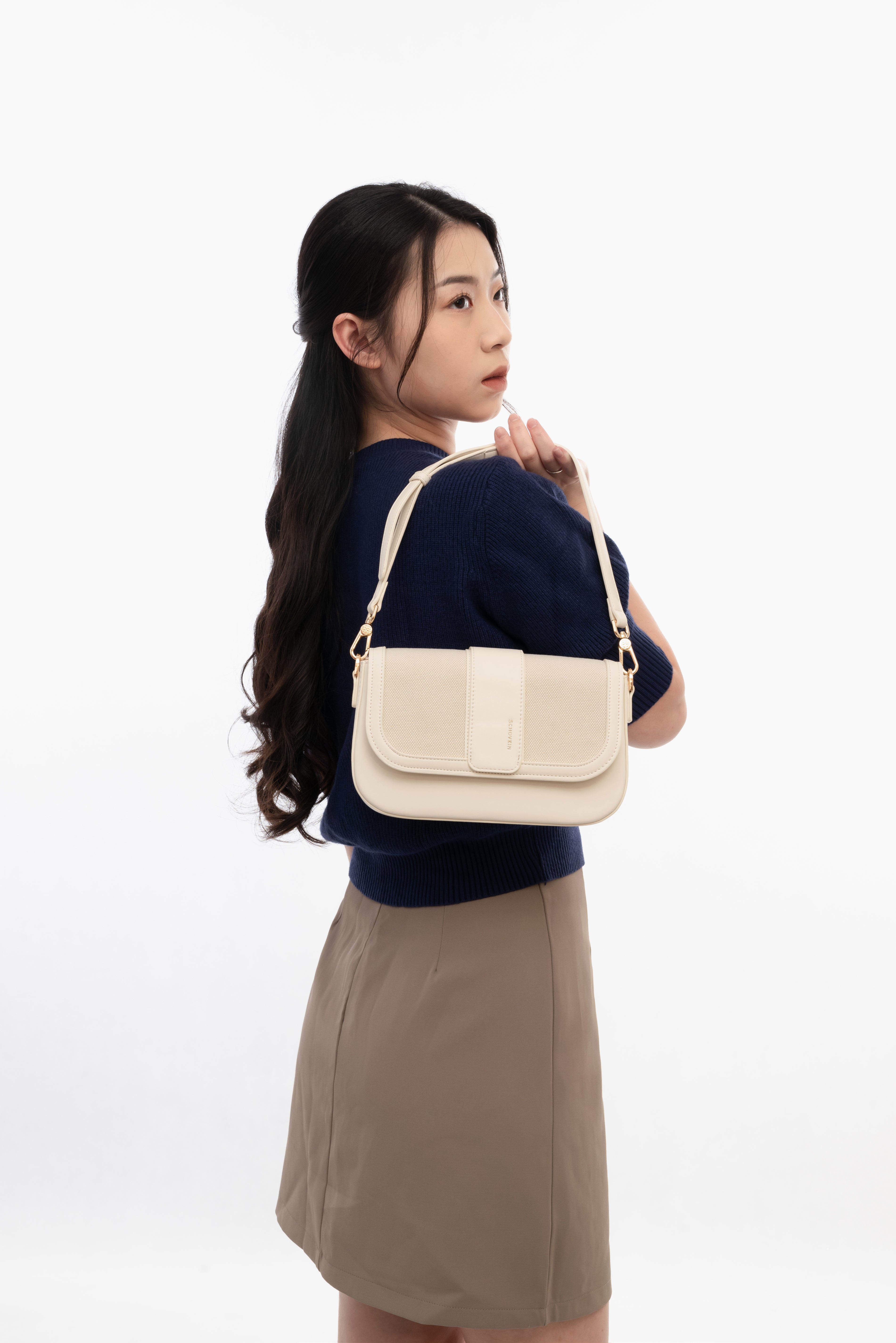 VARRIE CANNVA WHITE COVER